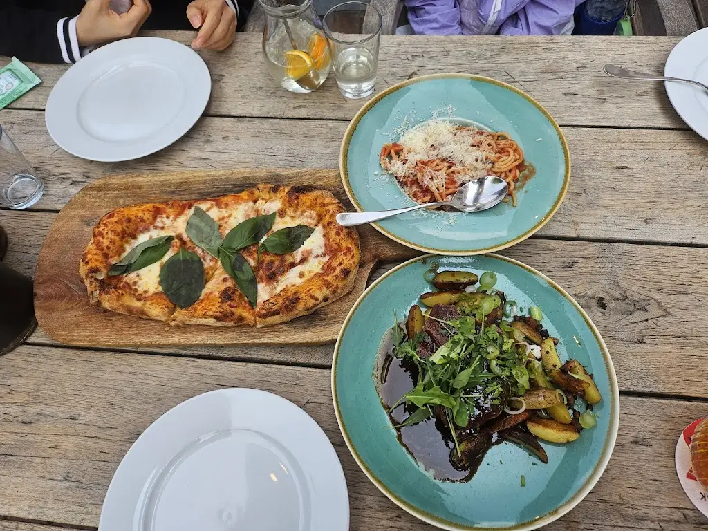 Sujin Park_Retro Café_Český Krumlov_review