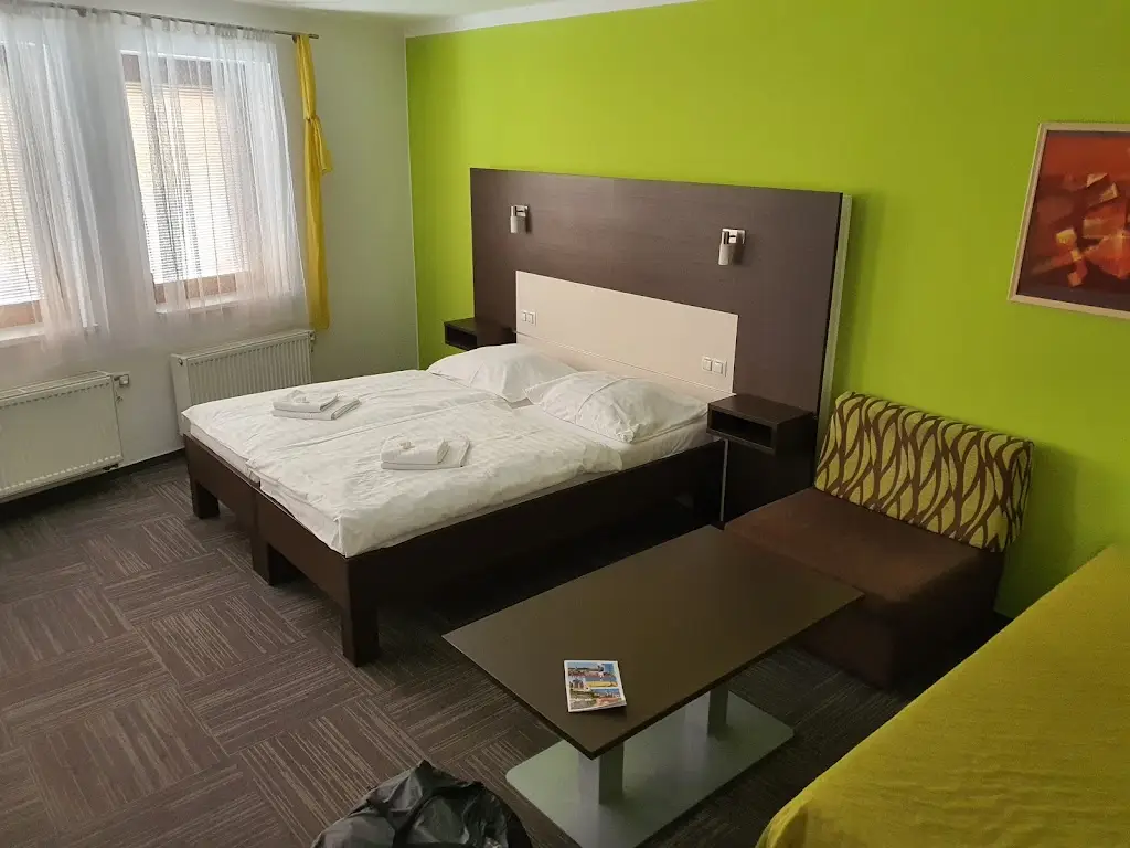 HOTEL KASKÁDA hotel-restaurace-konference-bowling-squash-fitness-spinning-dětská herna_Ledeč nad Sázavou_slider_image_3