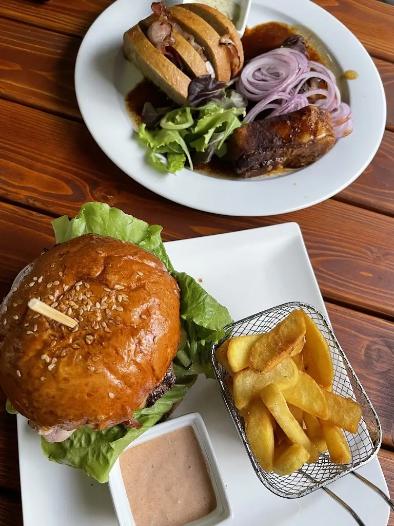 Nena Schonkeren_Restaurace Střelák_Lípa_review