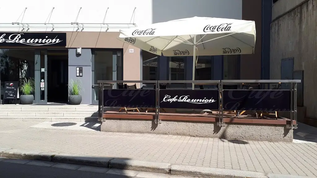 Brian Phillips_Cafe Reunion_Lípa_review