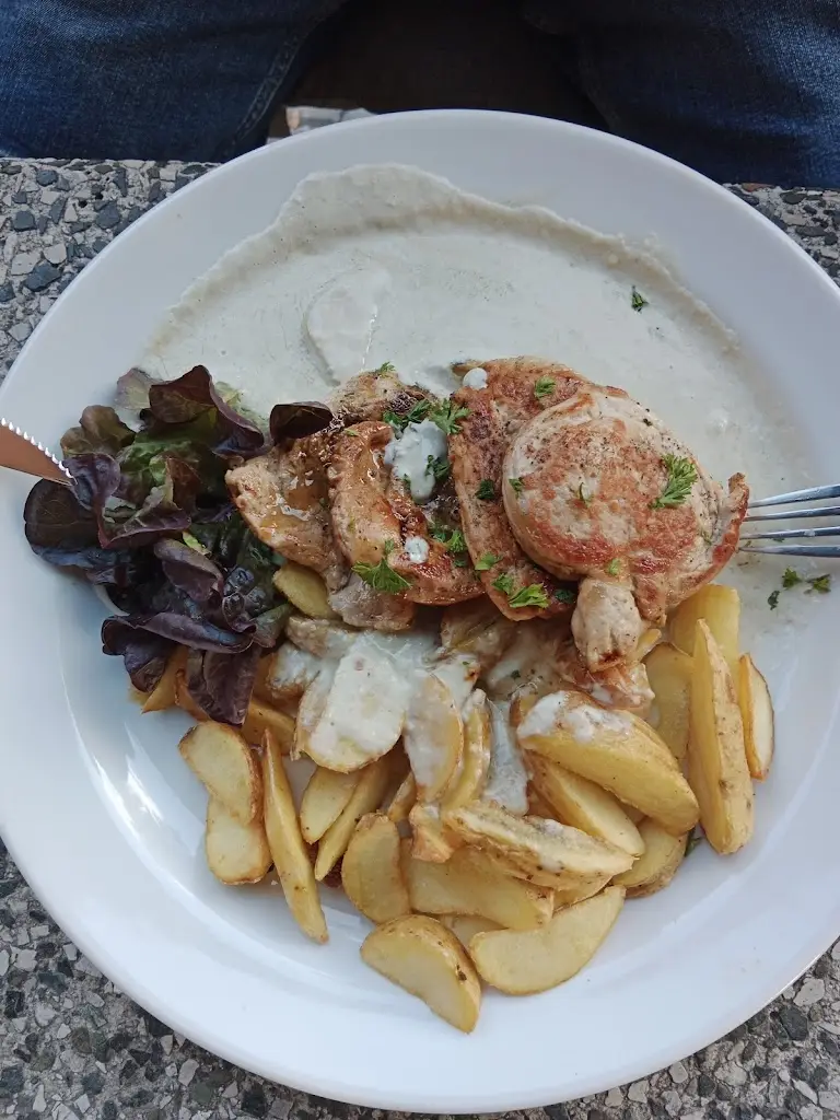 Dívá bába __Restaurace Svárov_Lípa_review