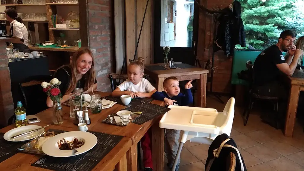 Daniel Coulton Shaw (daniel shaw)_Motorest ,,Na Vyhlídce“_Náměšť nad Oslavou_recensione