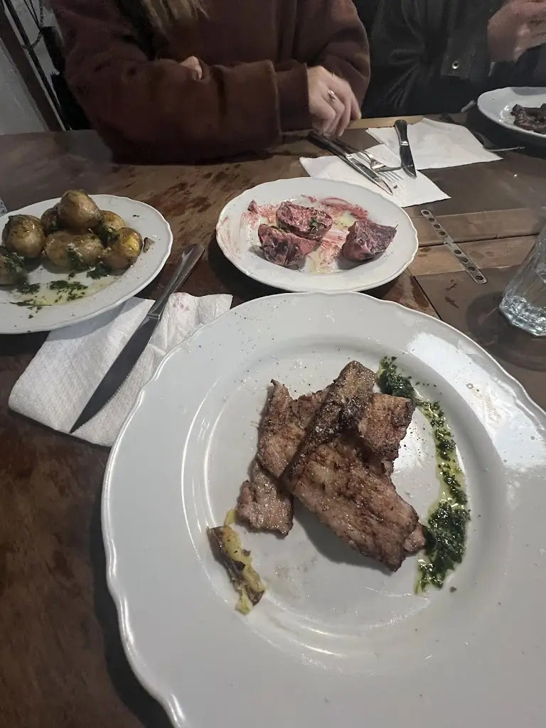 LeAnn Gregory_FAJR Café Grill_Český Krumlov_recensione