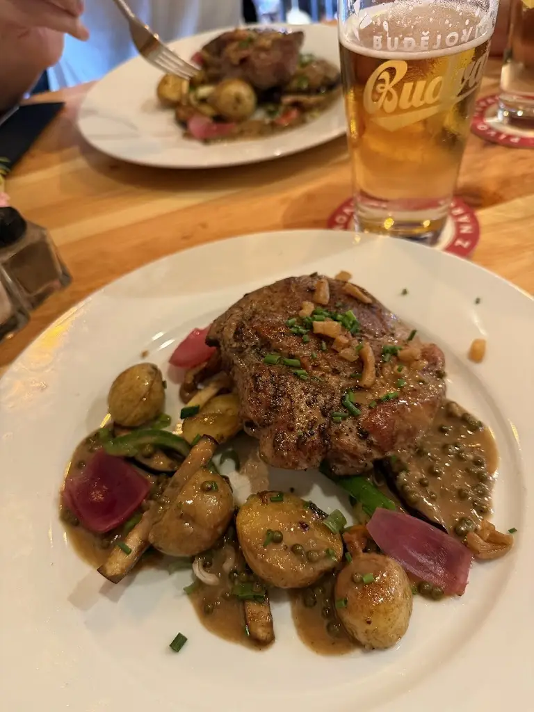 Chloe Lee_Restaurant Barvírna_Český Krumlov_review