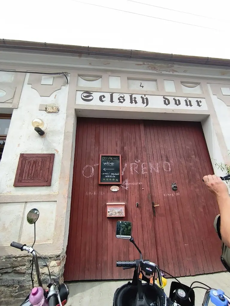 Leinad Y.231_Selský dvůr_Nové Syrovice_review