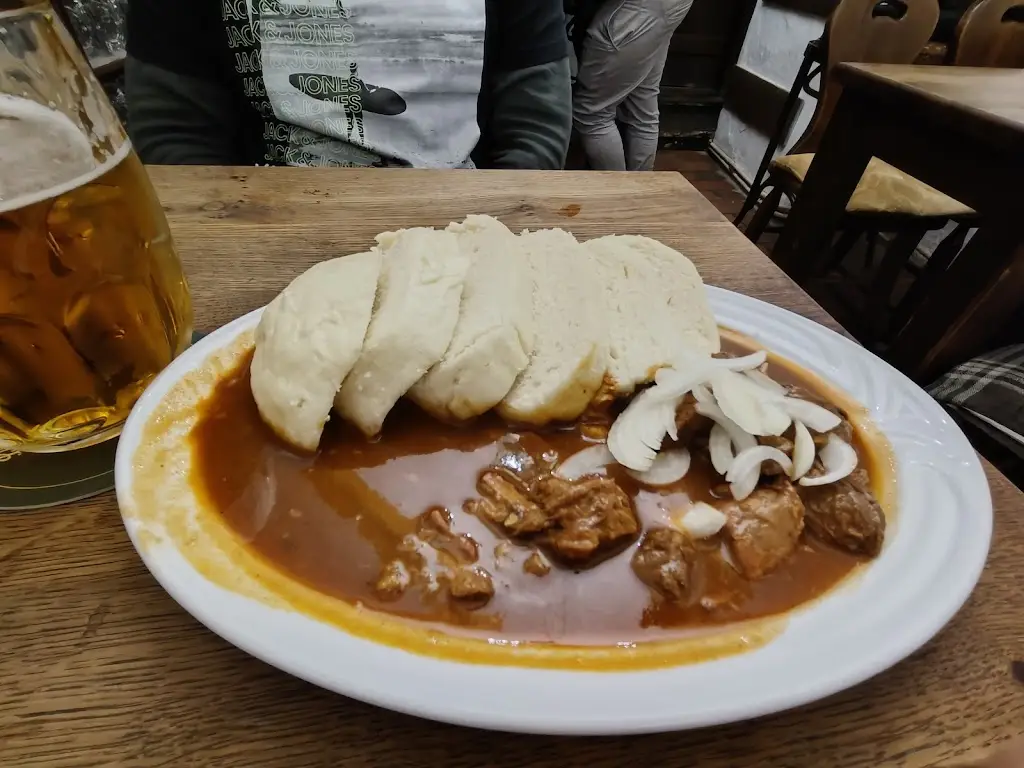 Ash Pinto_Cikánská jizba_Český Krumlov_review