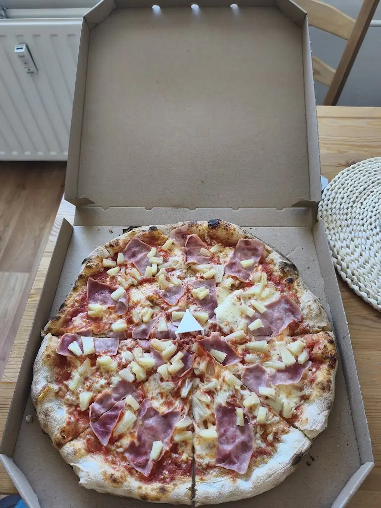 Leinad Y.231_Pizzapala_Nové Město na Moravě_review