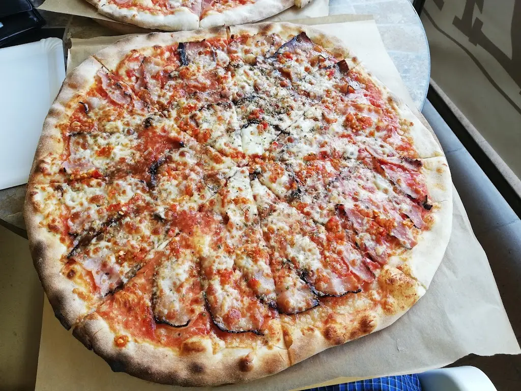 Roman Lechner_Pizza Piazza_Nové Město na Moravě_review