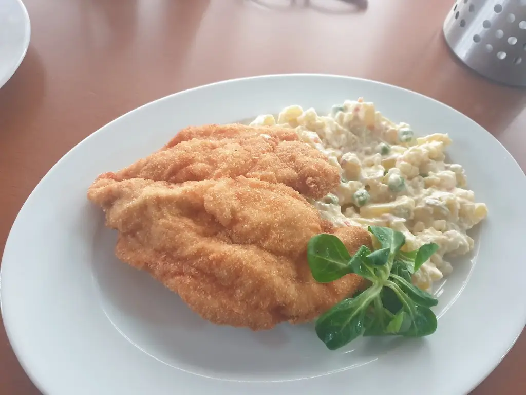 Restaurace Bílý dům Okříšky_Okříšky_slider_image_3