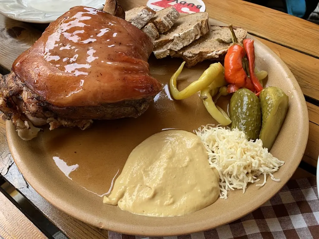 Anya Nura_Krumlovský mlýn_Český Krumlov_review