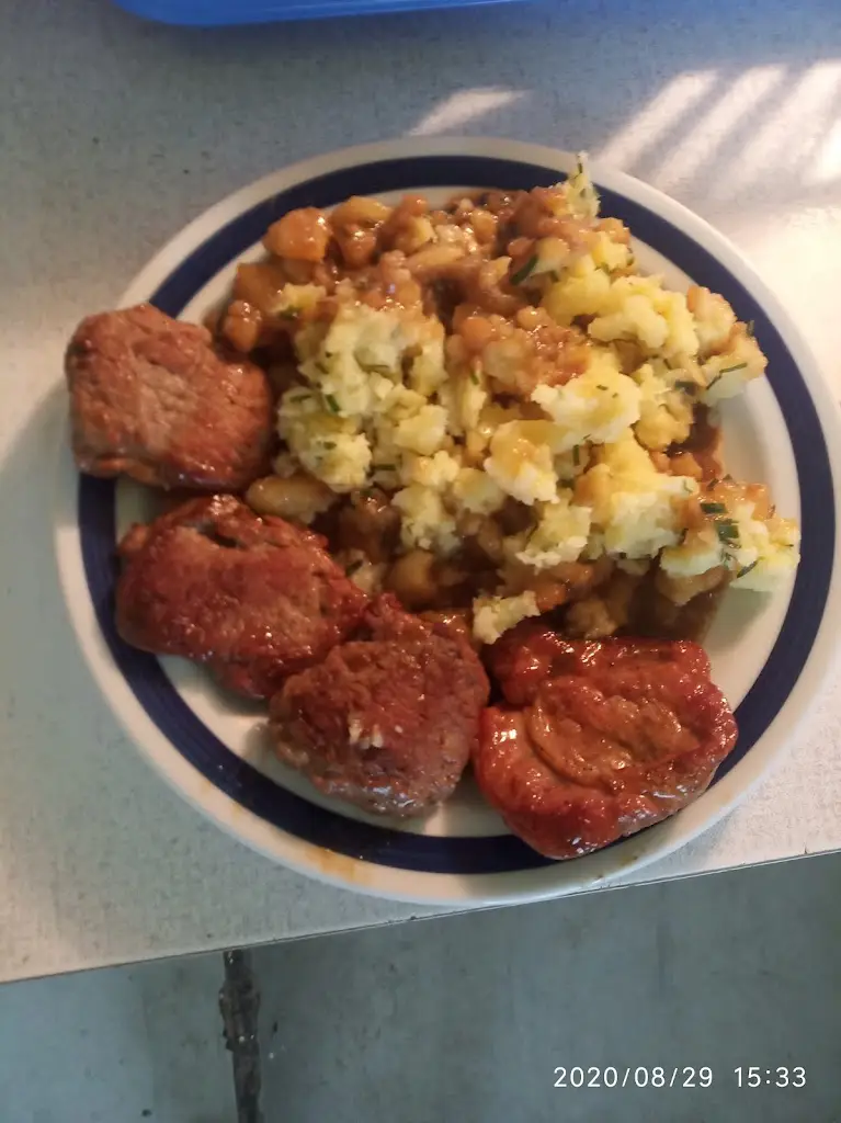 Milan Poliak_Restaurace Na Sídlišti_Počátky_review