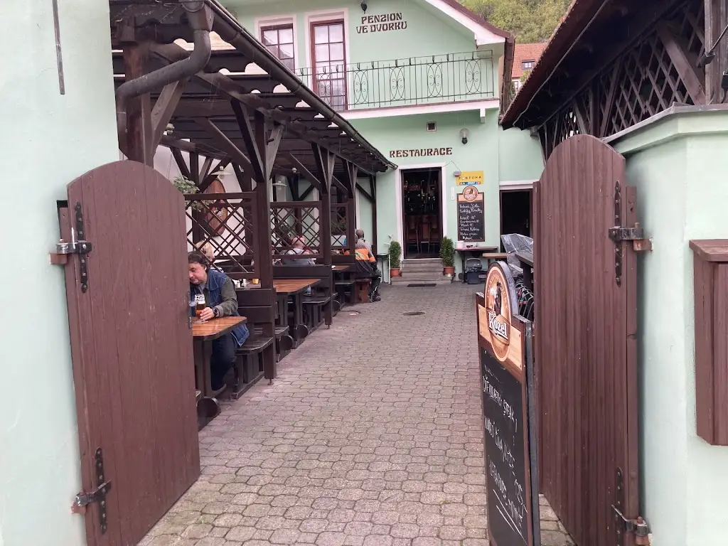 Krzysztof Galan_Hospůdka Ve Dvorku_Český Krumlov_recensione