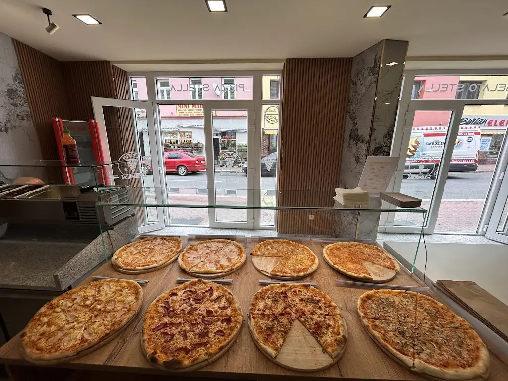 Stella Zmrzlina&Pizza_Pelhřimov_slider_image_2