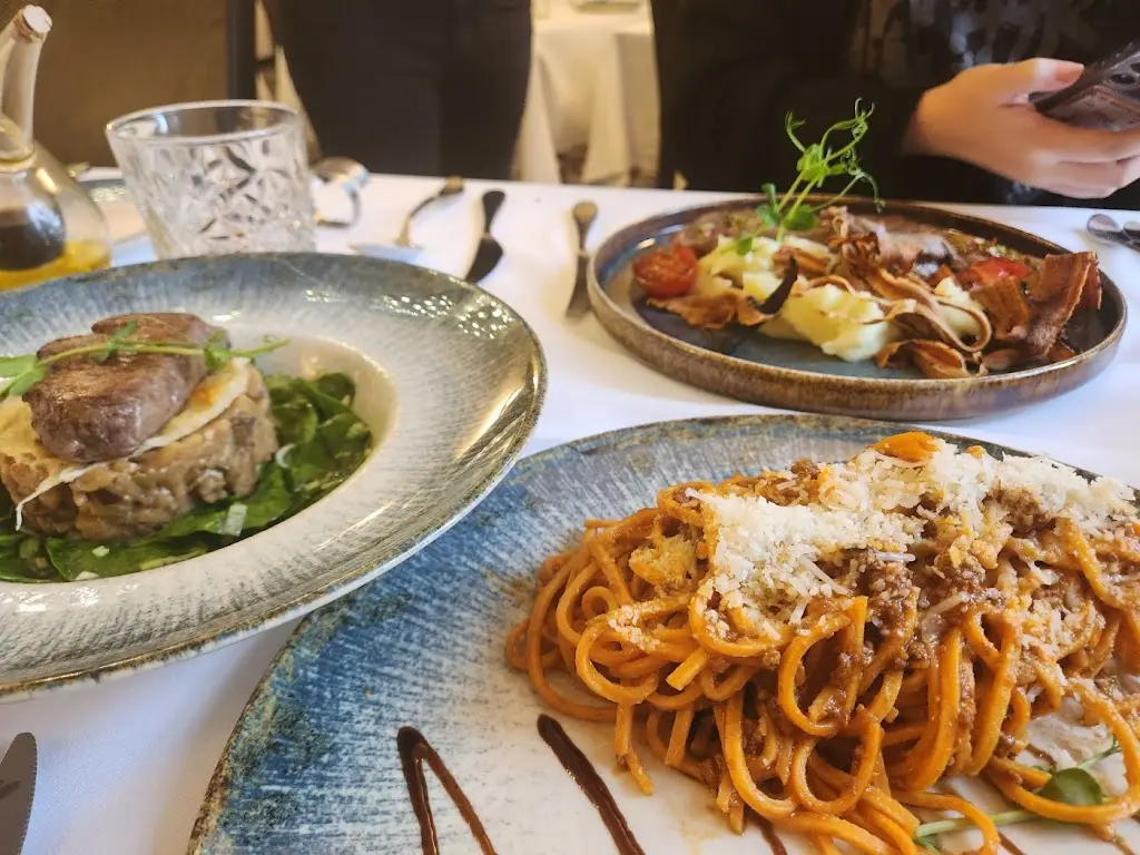 Y Moon_Restaurant Lumièr_Český Krumlov_review