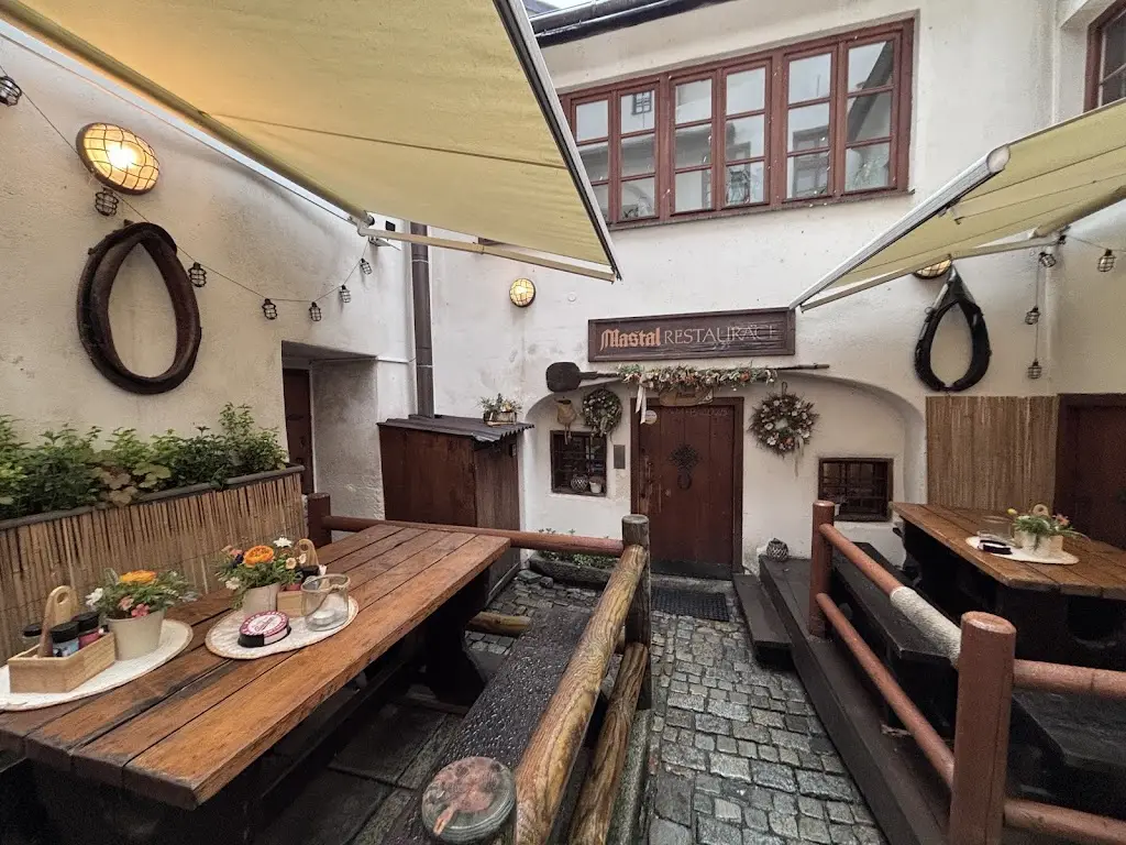 CK Fontana restaurant洞穴餐厅_Český Krumlov_slider_image_1