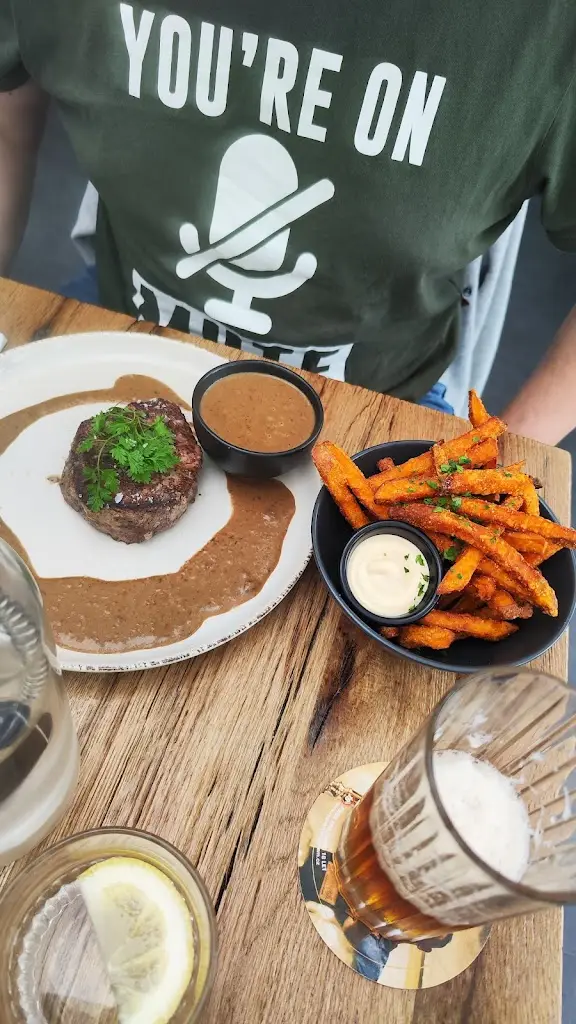 Malgi Hanušová_Adam's Bar & Bistro_Okres Třebíč_review