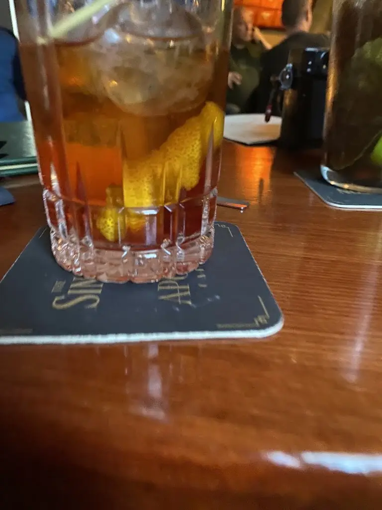 Merve Keçeli_Apotheka cafe bar_Český Krumlov_review