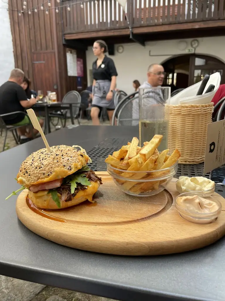 Hotel Kocour & Restaurant_Okres Třebíč_slider_image_2