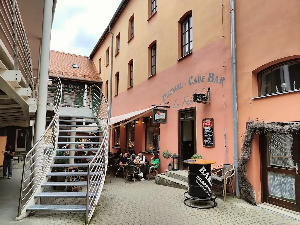 Pizzerie - Cafe Bar La Fabrika_Okres Třebíč_slider_image_3