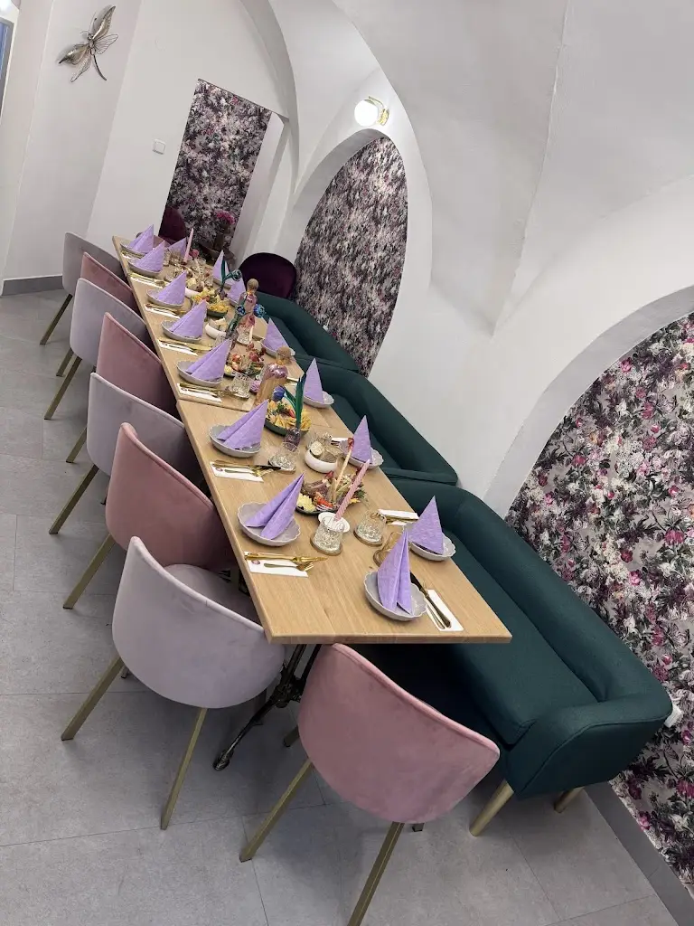 MOMA bistro & kavárna restaurant in Velký Beranov