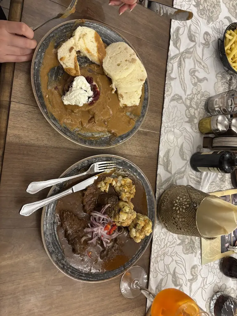 Helia Ashrafian_Restaurace Svatojánský Dvůr_Vladislav_review