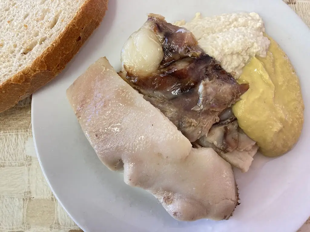 paní Růžičková_Slamovo uzenarstvi, s.r.o._Velká Bíteš_review