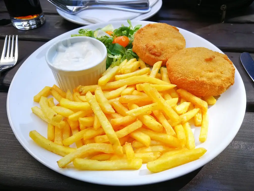 Martin Dostal_Kulturní dům želiv_Želiv_review