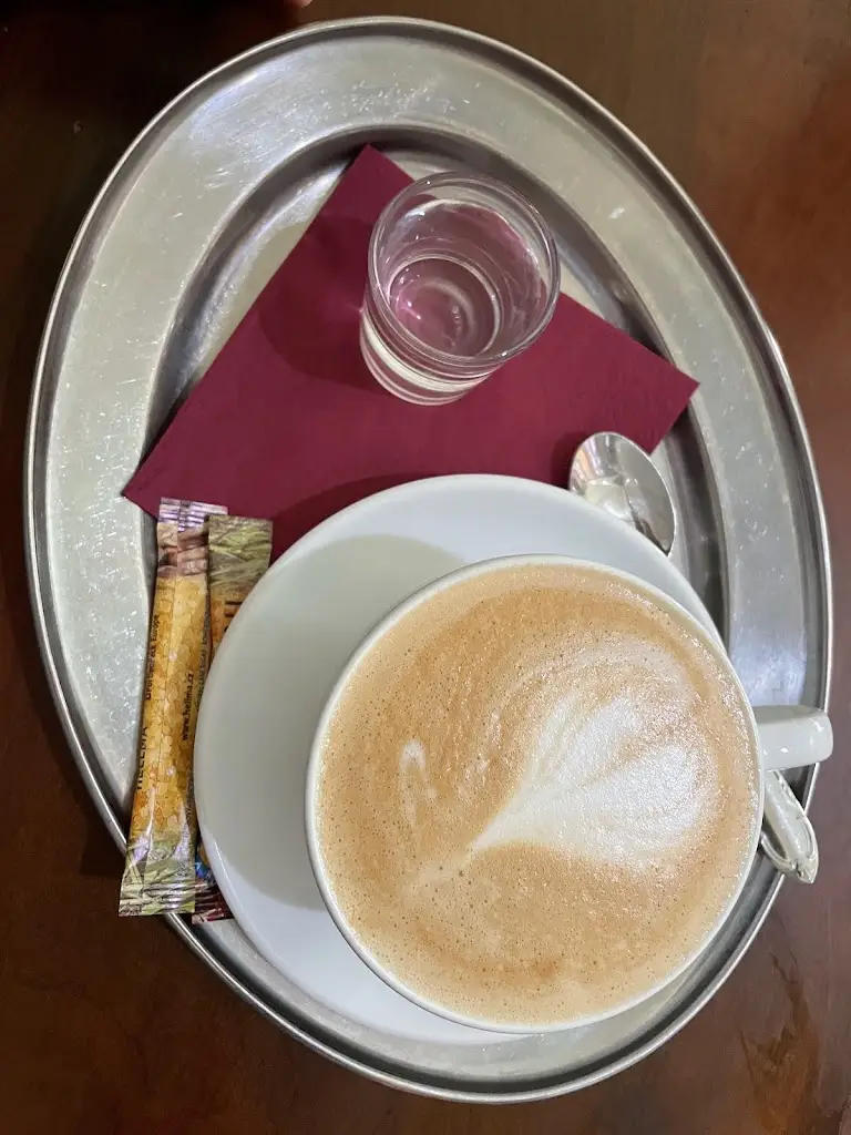 miguel sanchez_Kulturní kavárna Železářství U Šulců_Blatná_review