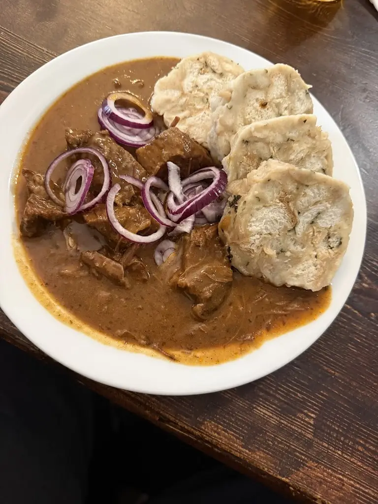 charles hong_Travel Hostel_Český Krumlov_review