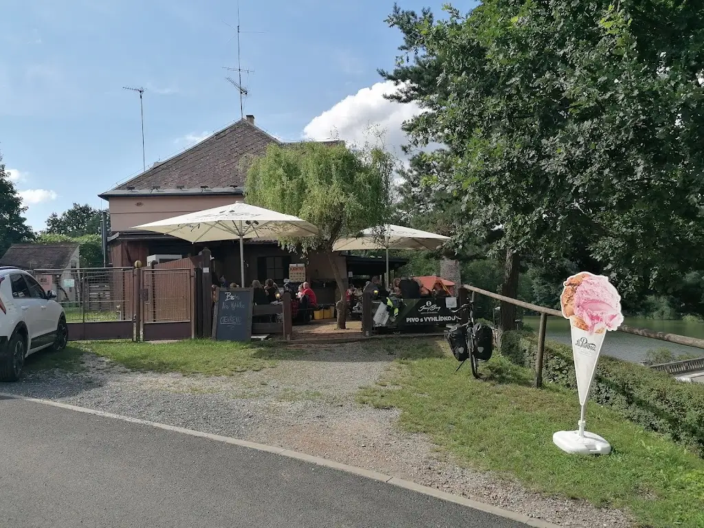 Roman Vápeník_Občerstvení Na Vyhlídce_Bílá Třemešná_review