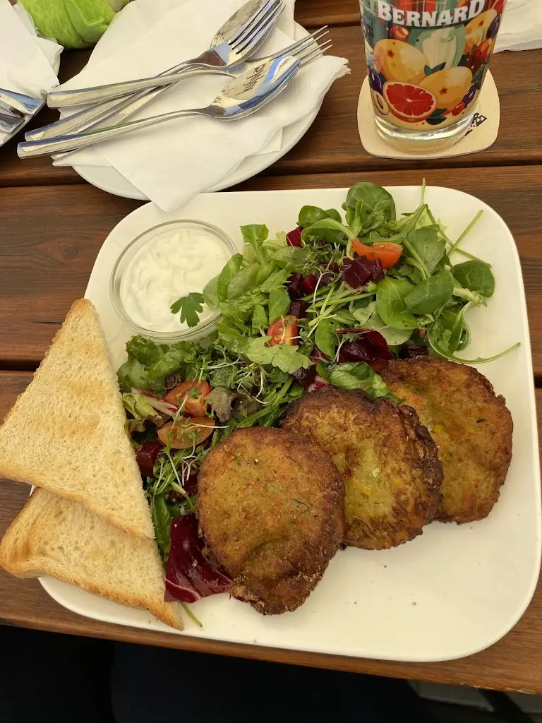 Tadeáš Popovič_Obecní restaurace Na pohodu_Častolovice_review