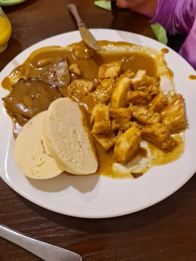 HANA SEGARS_Restaurace Divadlo_Červený Kostelec_review