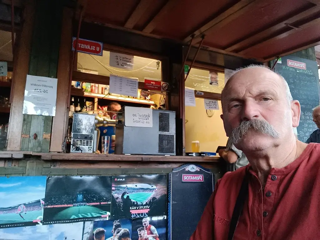 Petr Michek_Kiosek Špinka Novotný_Červený Kostelec_review