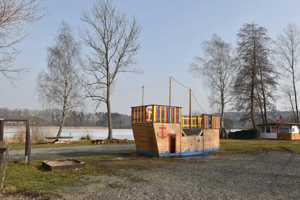 Irena Kučerová_Kiosek na pláži Špinka_Červený Kostelec_review