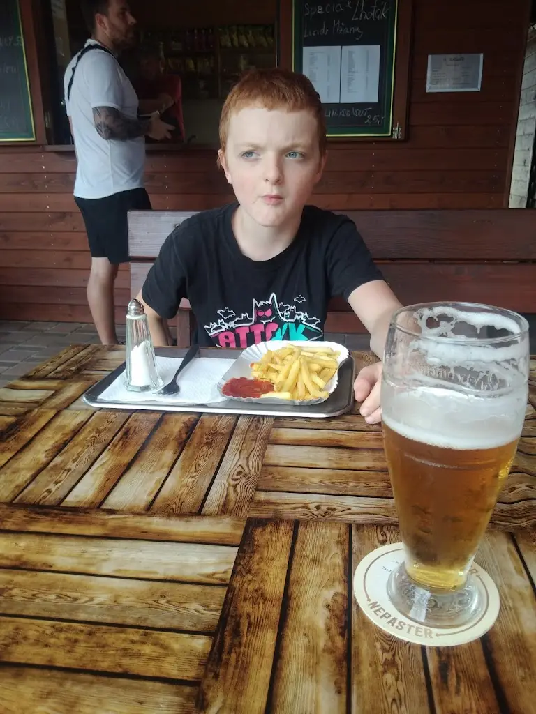 Pavel Janosic_Cyklooáza Na scestí_Černožice_review