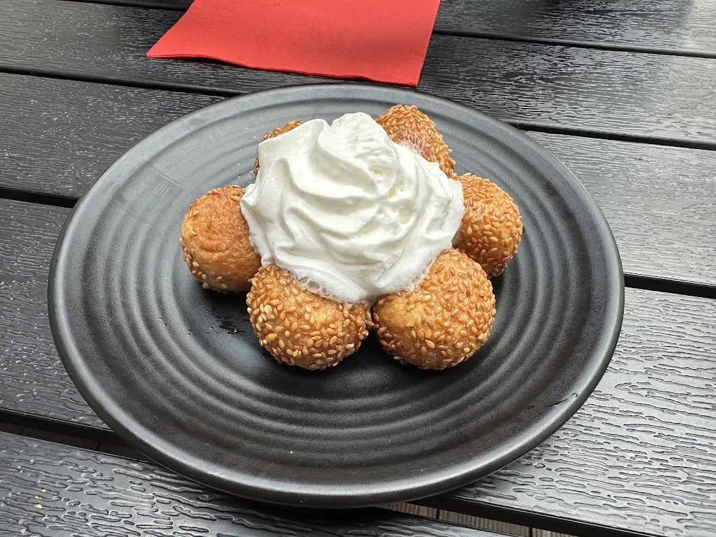 Anonymous Hiro_Beijing Restaurant Asia_Český Krumlov_review