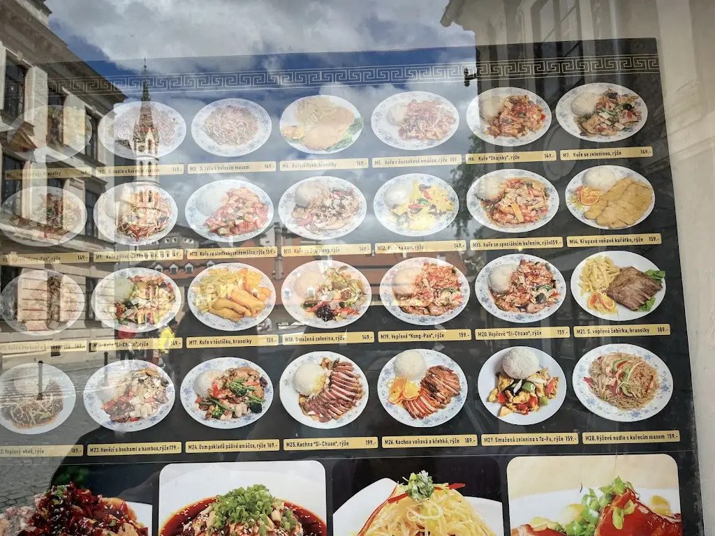 Alyssa Raven_Beijing Restaurant Asia_Český Krumlov_review