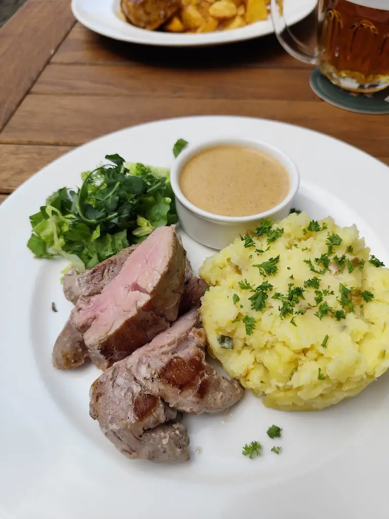 Veronika Ellen Tomášková_Restaurace Pasáž Dvůr Králové_Černožice_review