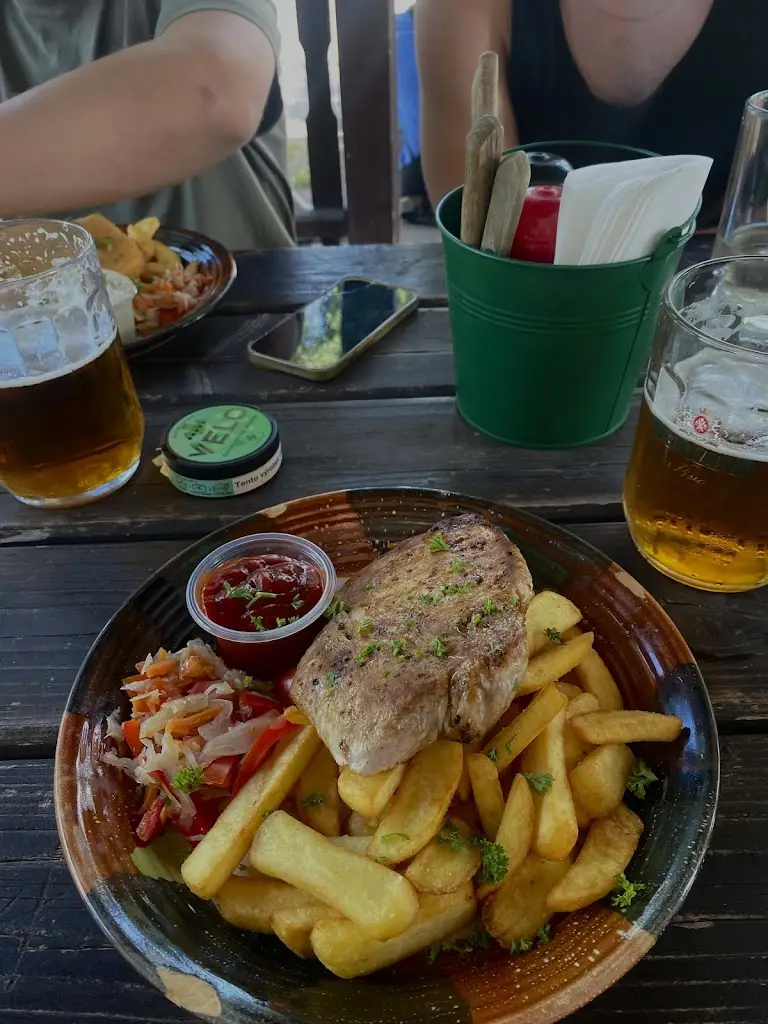 Michaela Krajcová_Hostinec U polních myslivců_Černožice_review