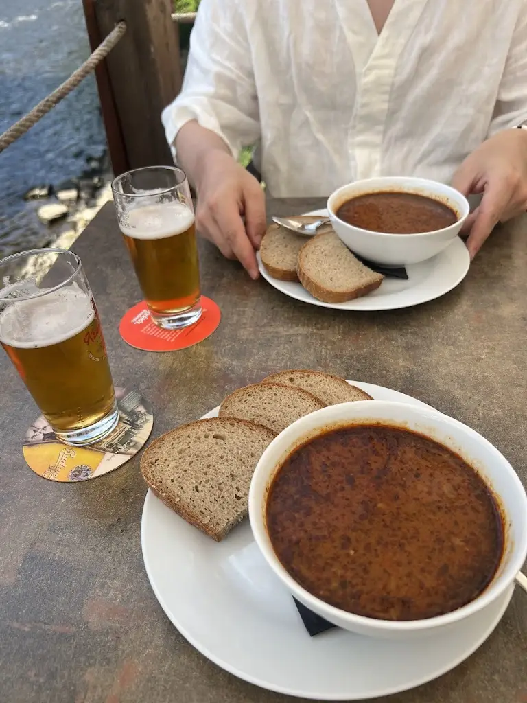 Elii Swan_Kafemlejnek_Český Krumlov_review