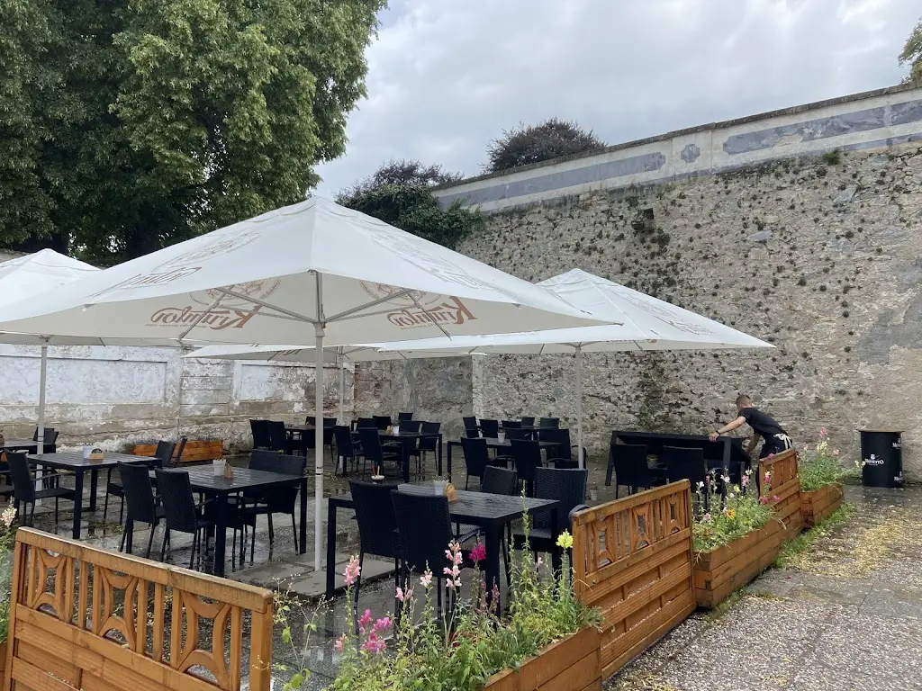 wchang tesla_Castle Riding Hall_Český Krumlov_review