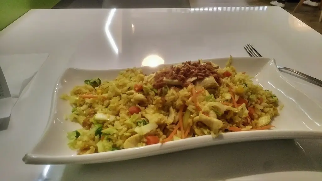 Marián Vašš_Nón Viet Český Krumlov_Český Krumlov_review