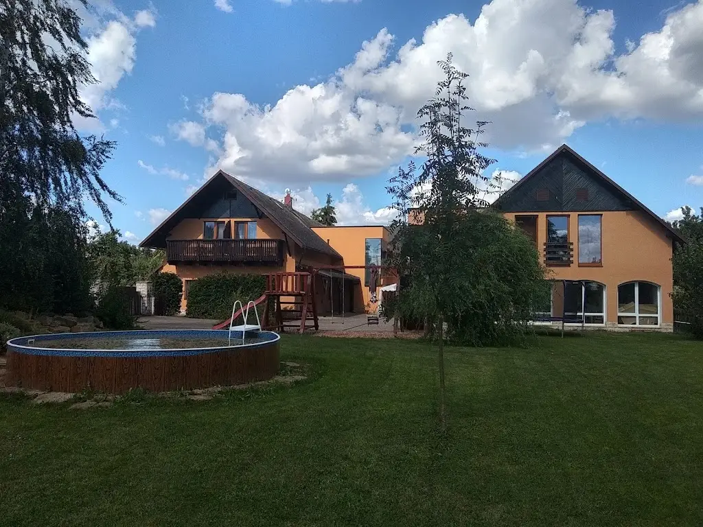 Miro 3YO_Slunný dvůr_Dobruška_review