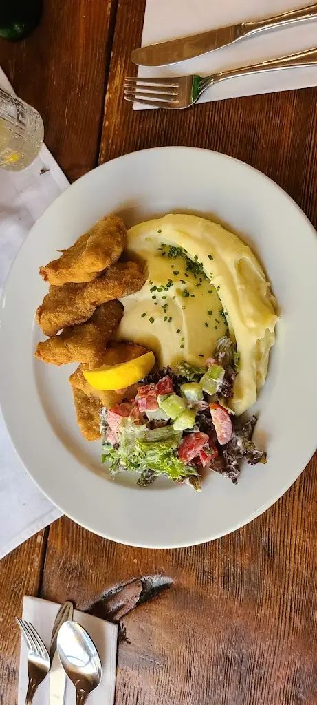 pau B_RESTAURANT ARCHWAY_Dolní Černilov_review