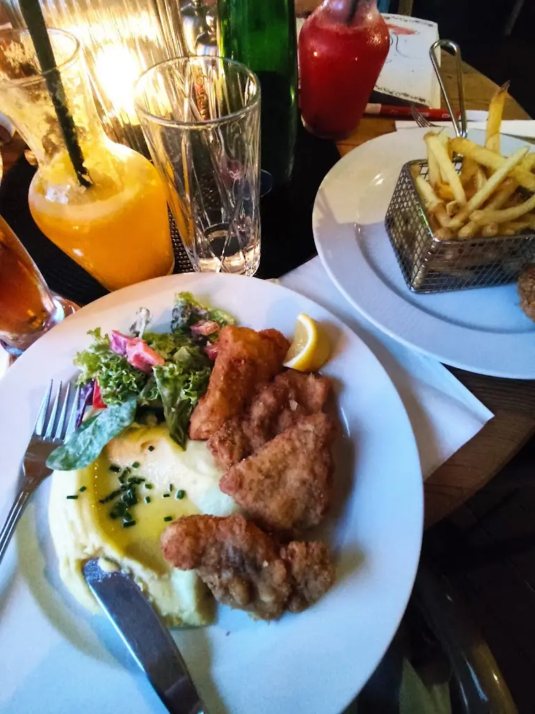 Erika Ra_RESTAURANT ARCHWAY_Dolní Černilov_review