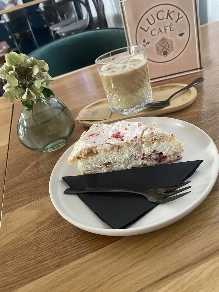 Lucie Zborniková_LUCKY CAFÉ CHLUMEC_Chlumec nad Cidlinou_review