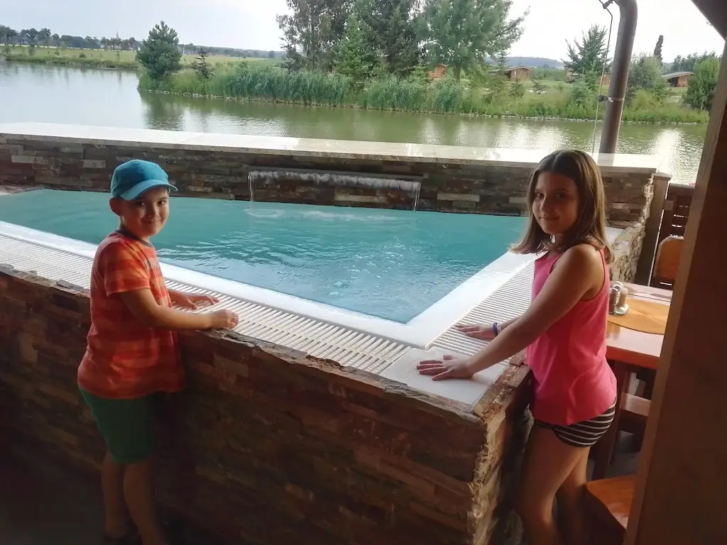 Robert Hudeček_Barešův ranč_Chlumec nad Cidlinou_review