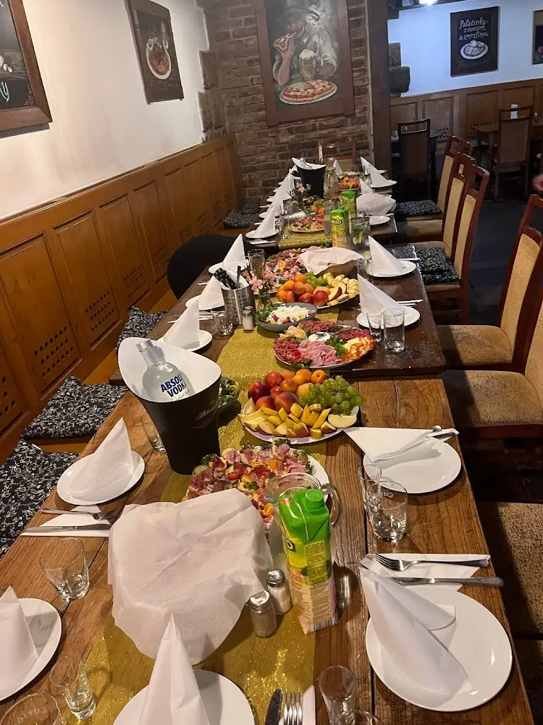 Restaurace Hostinec u Rudolfa III._Dvůr Králové nad Labem_slider_image_2