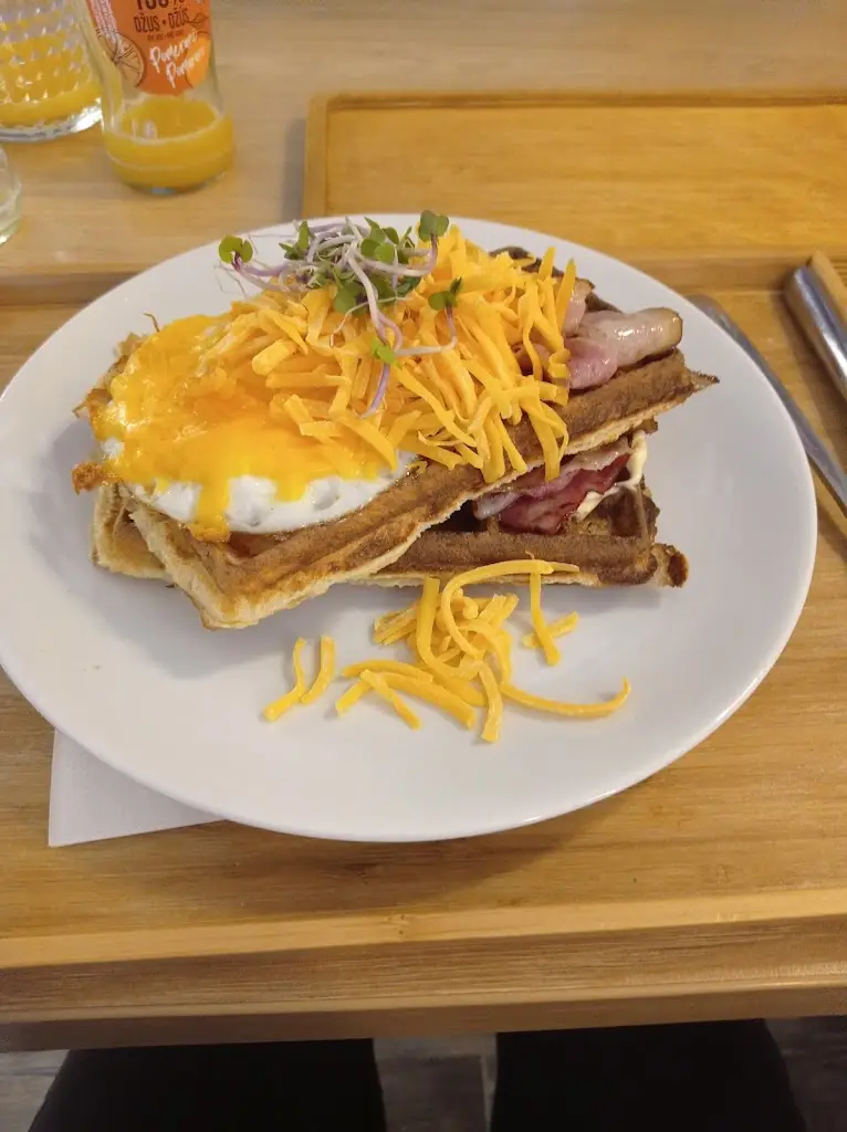 Michaela Kulichova_Moje druhá_Dvůr Králové nad Labem_review