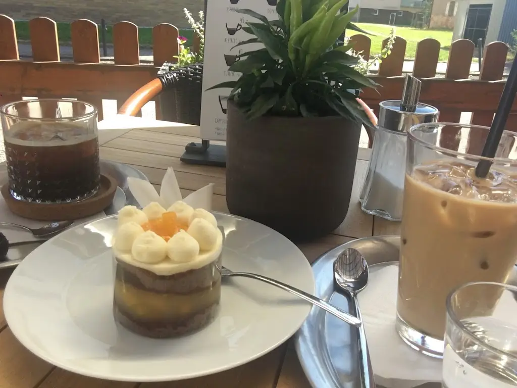 Andrea Prouzova_Moje druhá_Dvůr Králové nad Labem_review